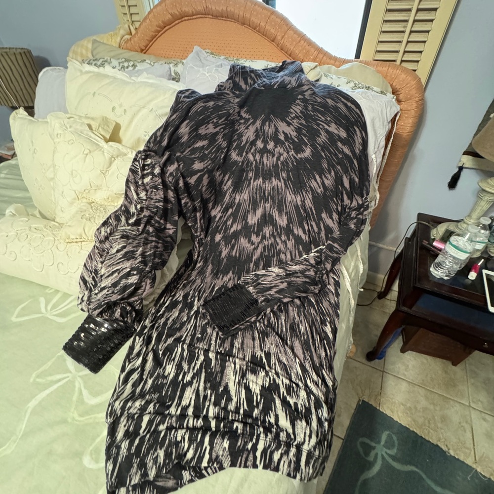 French Connection Black and Cream Long Sleeve Dress cuff has sequins and zipper